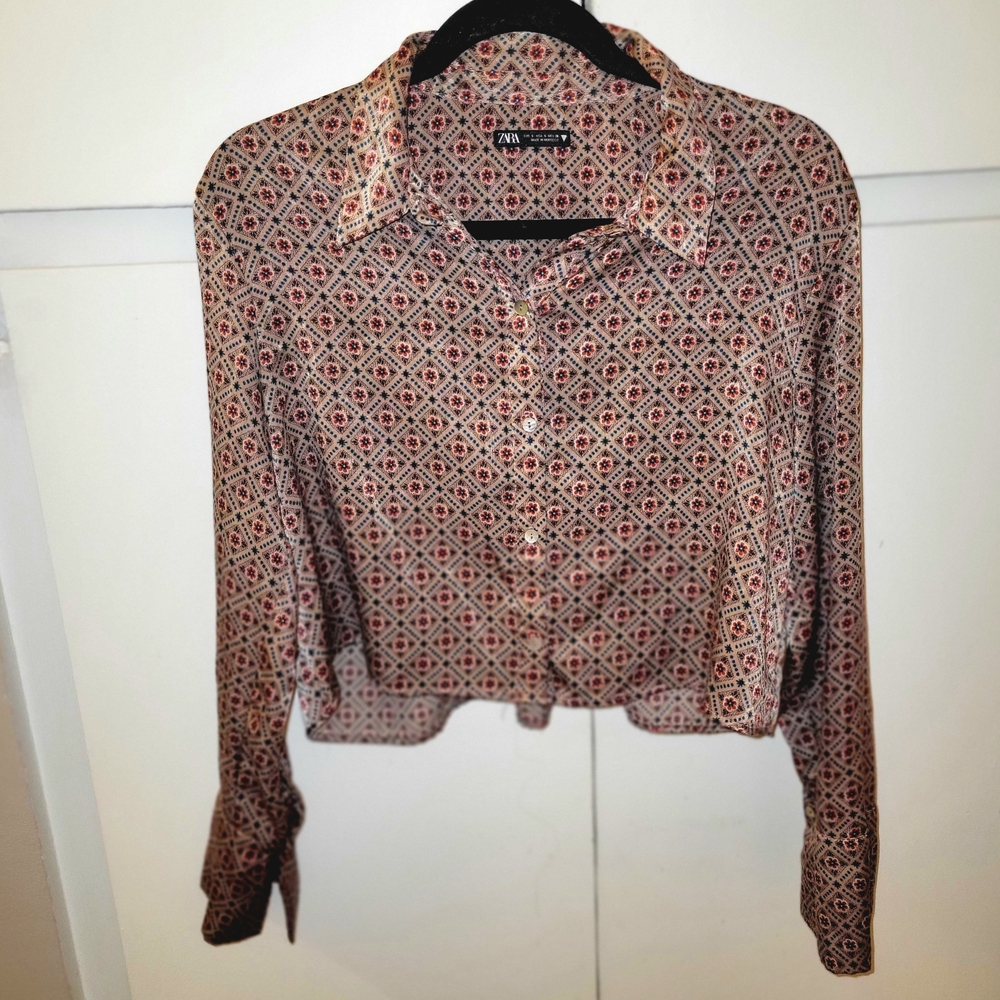 Zara Women's Red and White Geometric Button Down Shirt